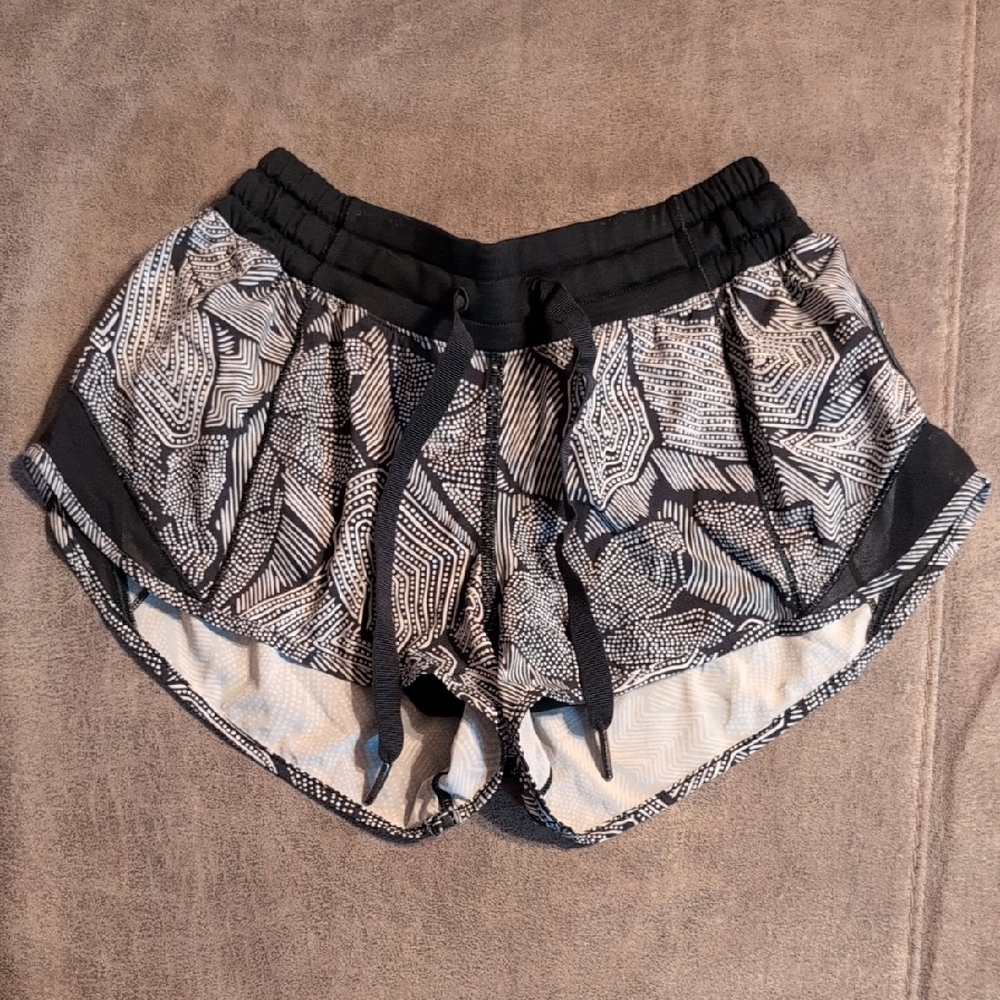 Lululemon Black and White Women's Shorts